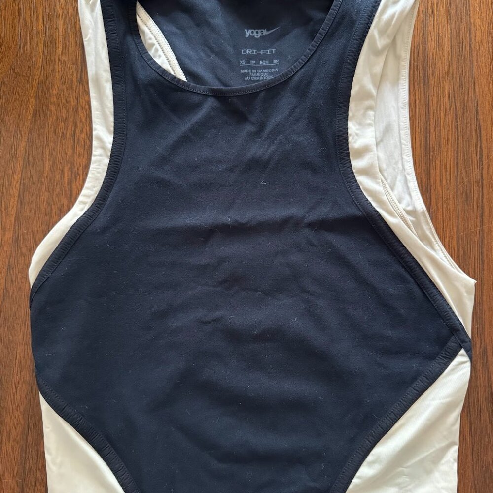 Nike Dri Fit Yoga Tank XS